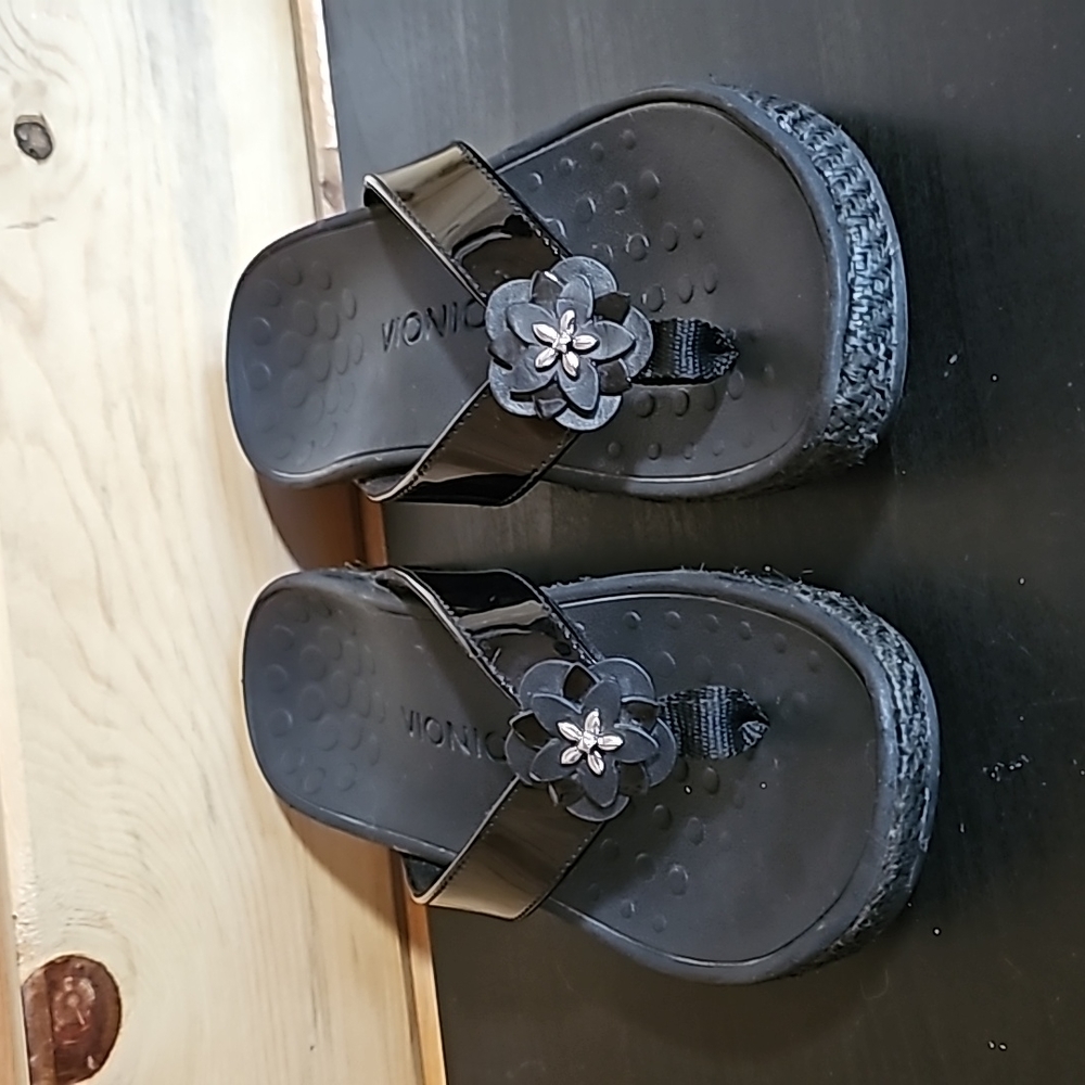 Vionic Black Floral Platform wedge sandal